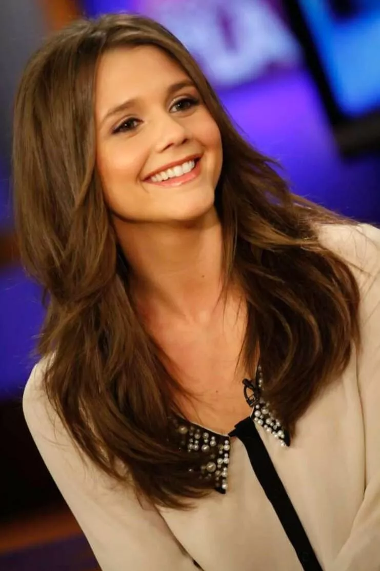 Alexandra Chando posted by qwer5r