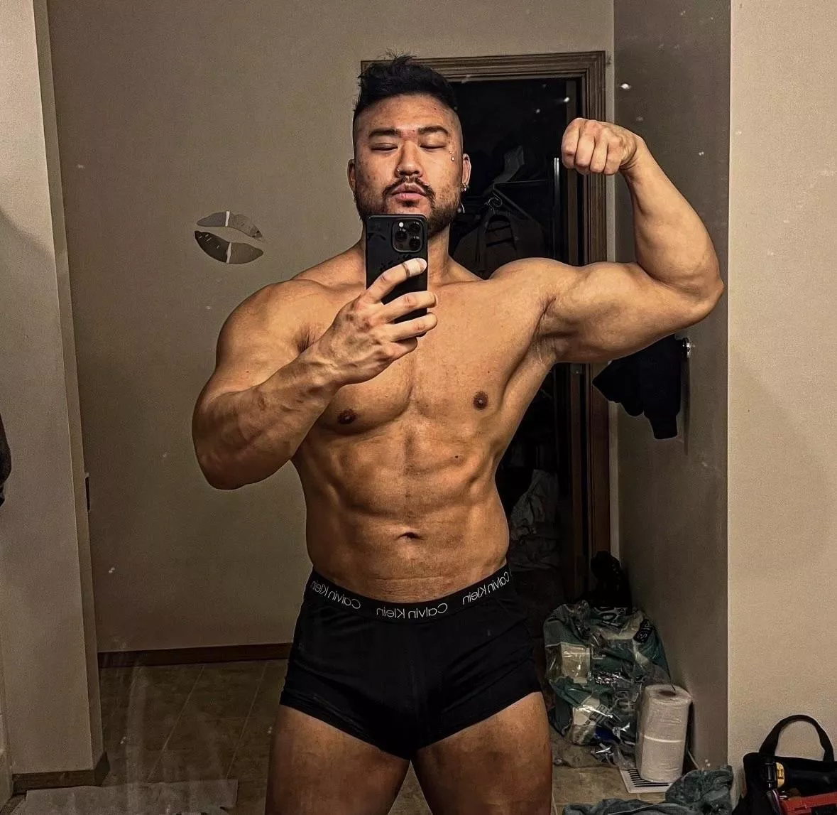 Currently accepting submission posted by KingKaiLukes