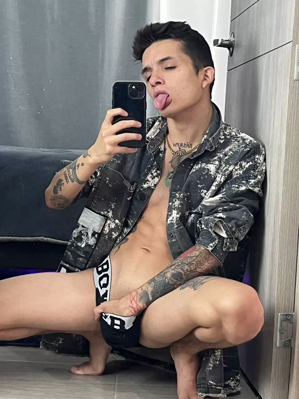 Everything I need and more between my fingers 🥵 posted by Jintwink_