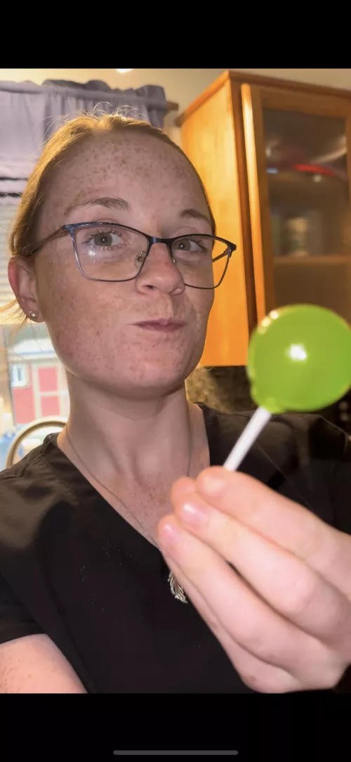 [IRTR] What's your favorite flavor of lollipop? by BellaRedSouth