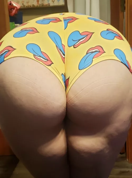 Knowing I'm 200+, would you still let me sit on your face? by abigailgray256