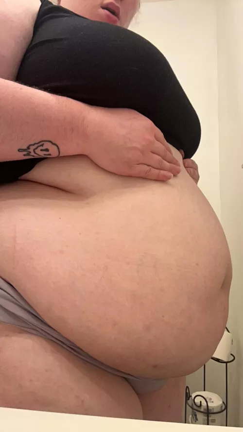 Let’s play- pregnant? Or just eatin’ good? 😊  by MyPiggyShowOff014