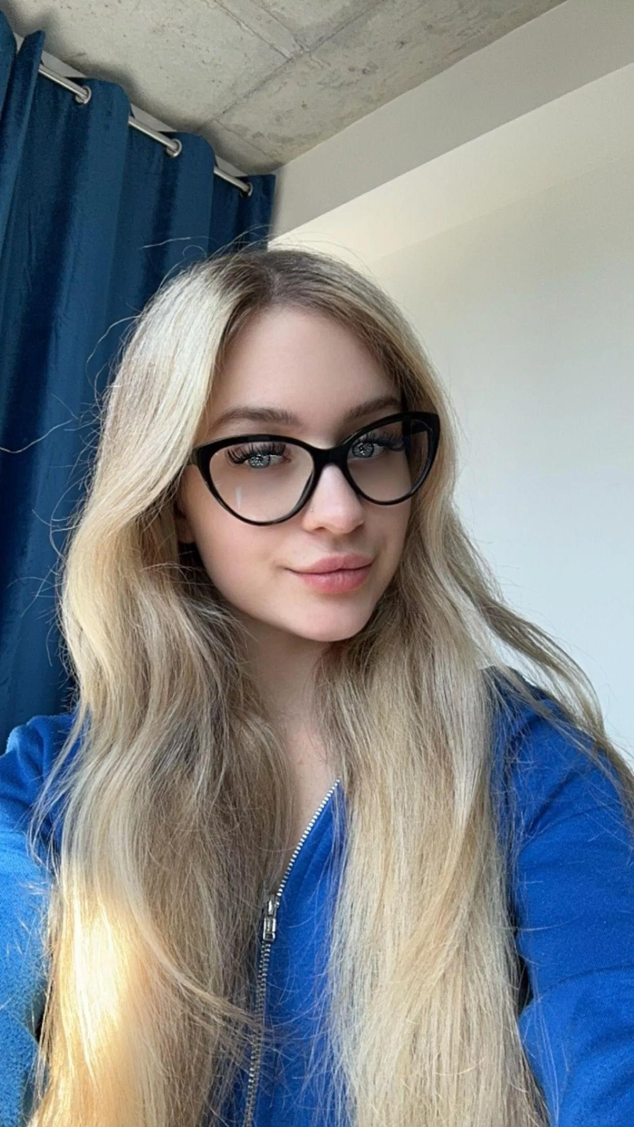 Thoughts on this selfie? 🧐 posted by envyluna_