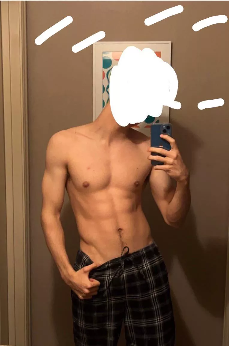 20 m jock with a bubble butt. Any doms wanna bully and degrade me? Snap: anonjock8 posted by Elegant-Clothes4562