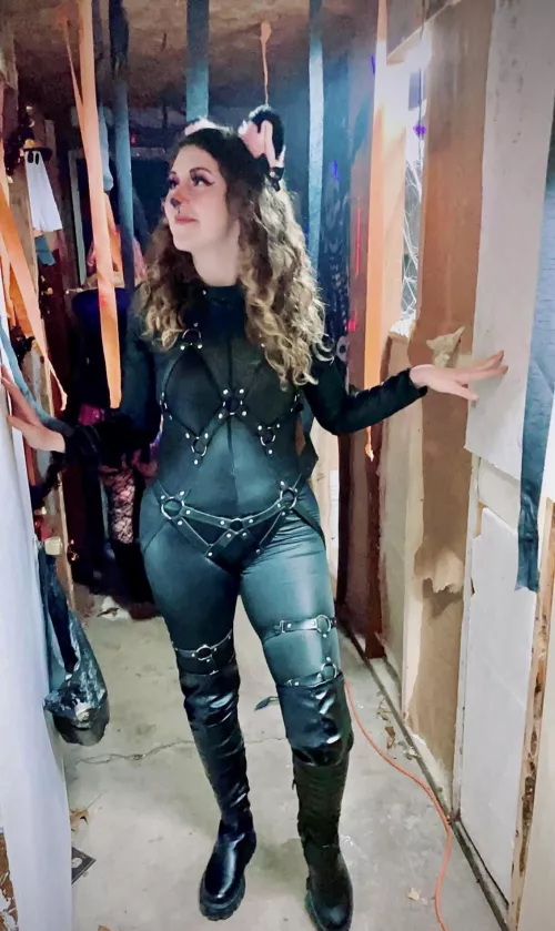 BDSM Kitty so happyyyy *purrr* by trippyg0th-