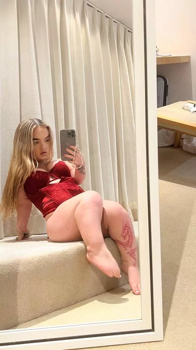 Daddy want to suck my dwarf feet posted by LuminousLeopardk