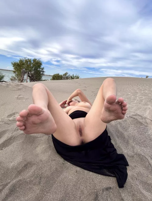 Describe my feet + pussy by Bluehut6