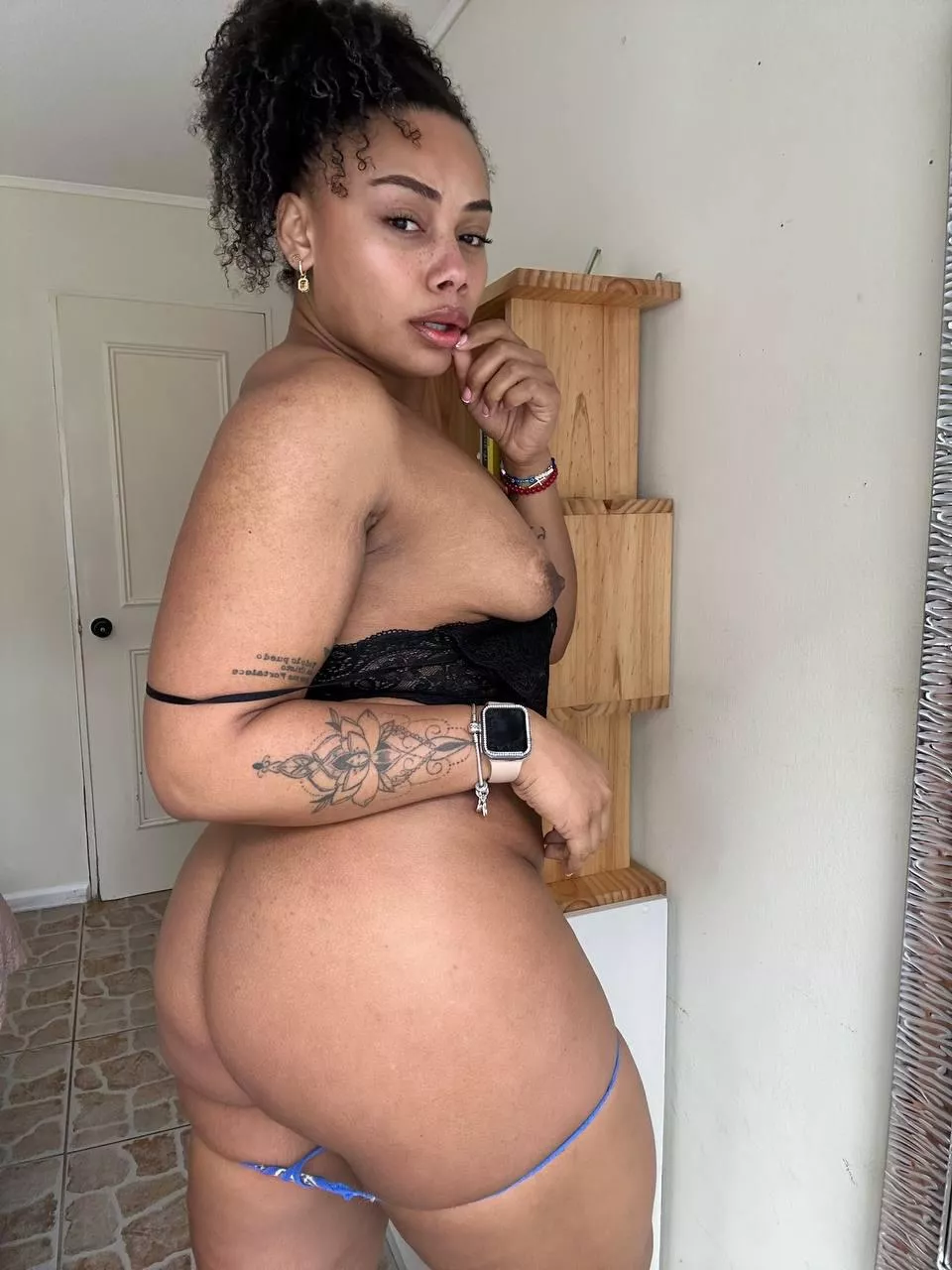 Do you think I’m a beautiful ebony  posted by IvyRoseCheeks