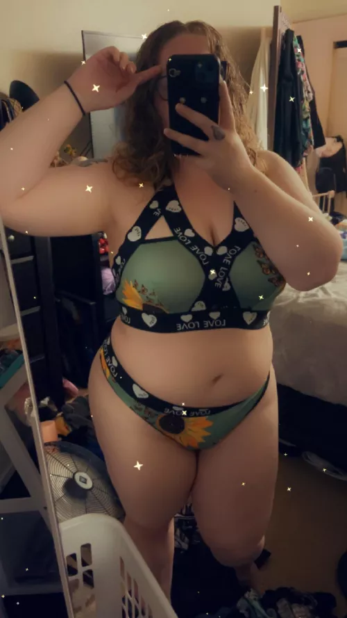 [F] New outfit :) by SBuns2