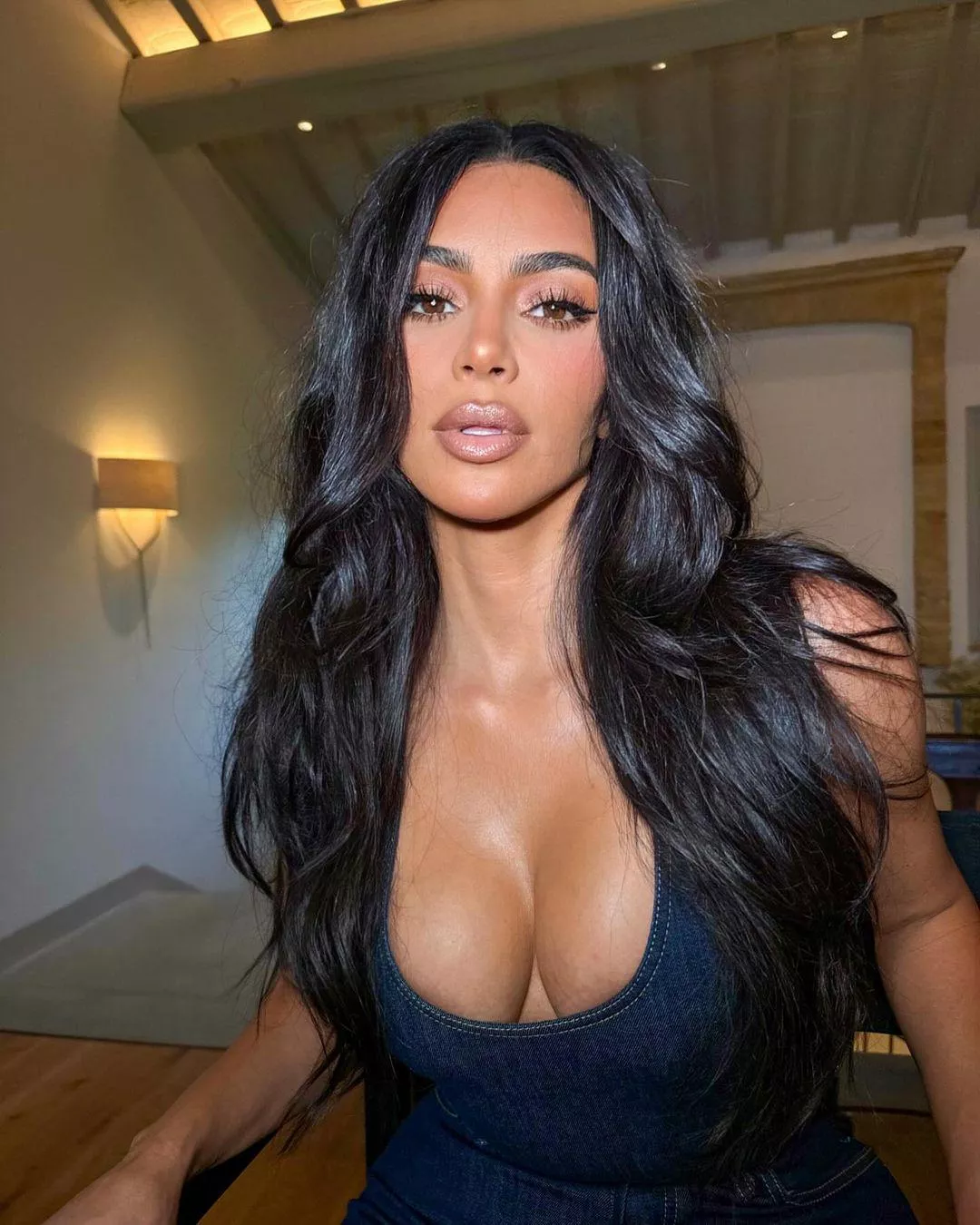 Kim kardashian  posted by 4foot10