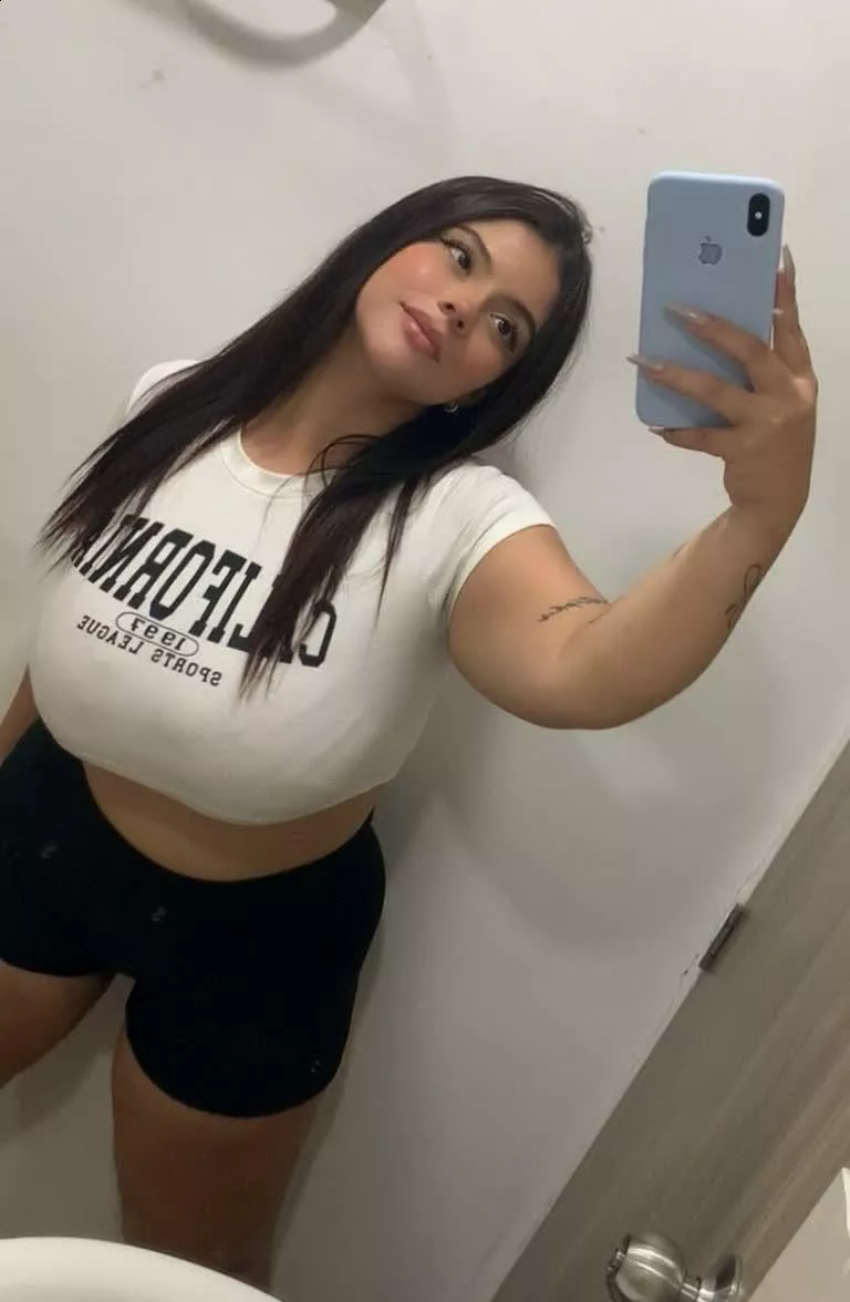 Mirror mirror on the wall...who's prettiest of them all  posted by catlykissy