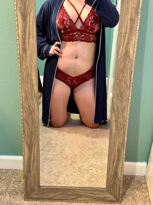 Monday morning mombod selfie by Nylas_Nook