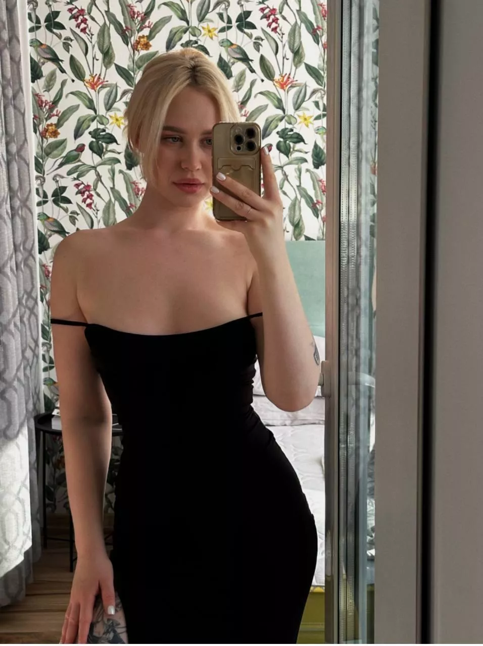 My naughty thoughts are keeping my body hot posted by Dilse_Queenu