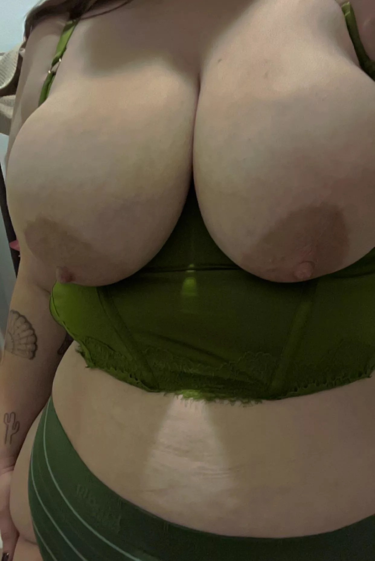 my plans got cancelled for tonight so here’s to getting drunk at home instead 🍸  posted by peachesncreampie222