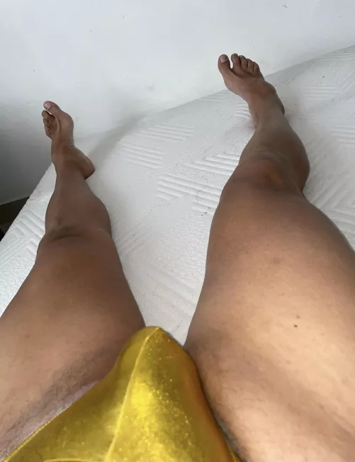 Shiny golden by feetyfootish