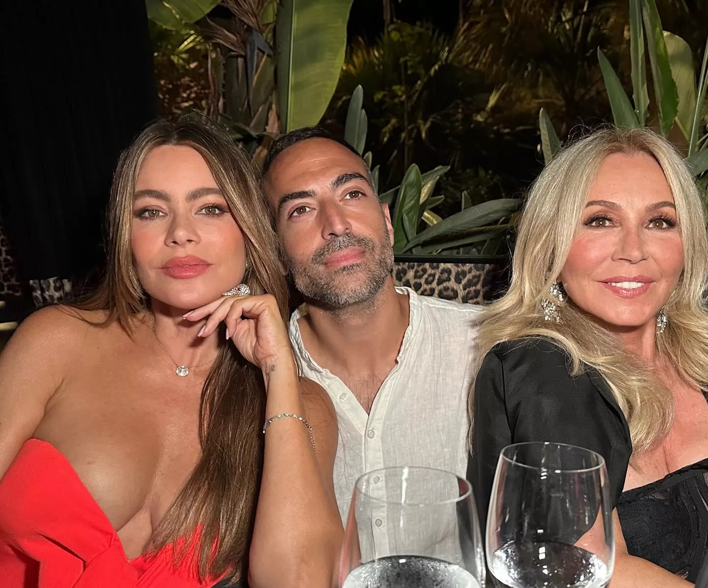 Sofia Vergara and friends posted by Dabor20