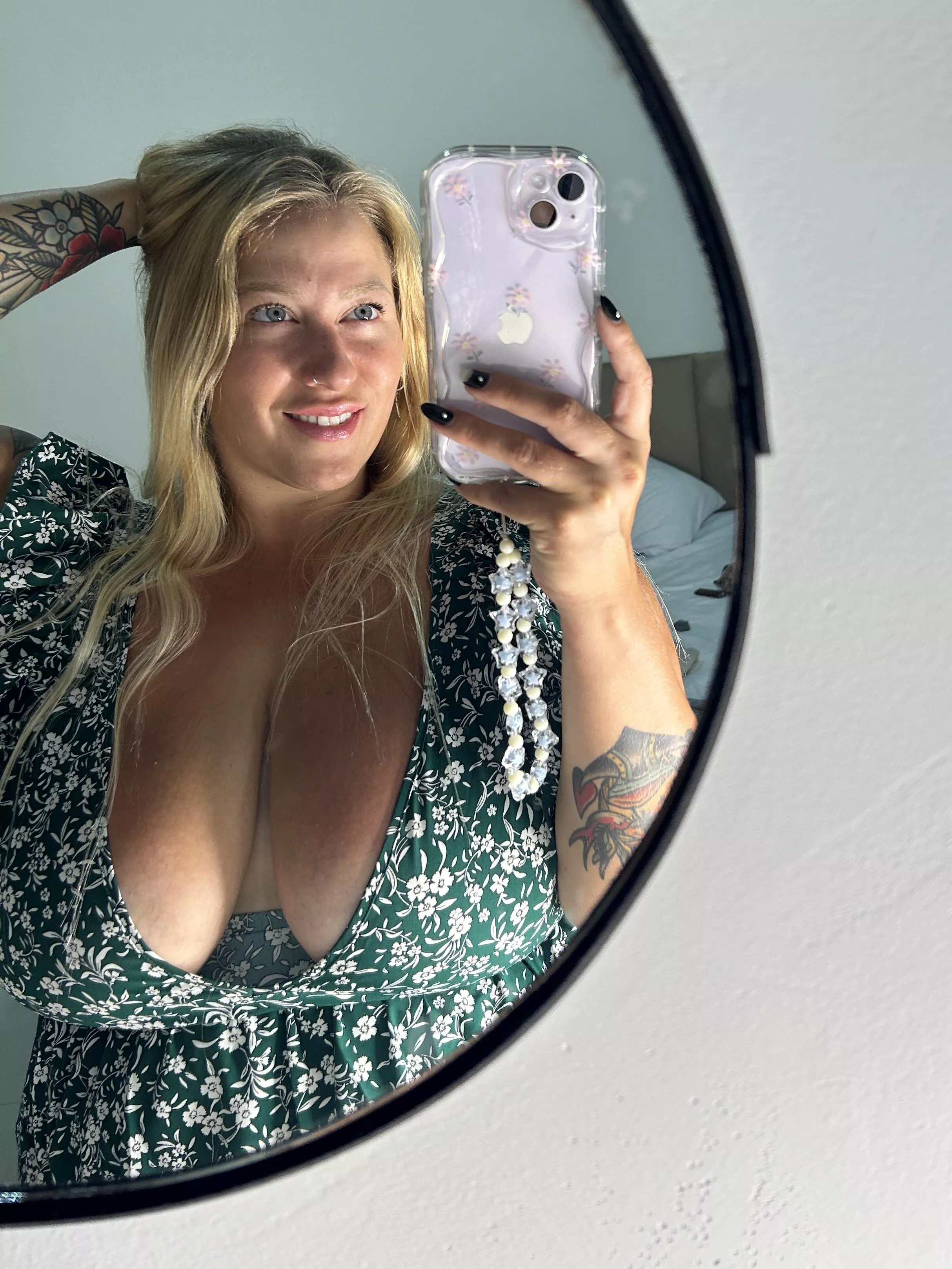 wearing dresses without underwear makes a lot things a lot easier☺️ do you know which things? posted by its_anna_johnson