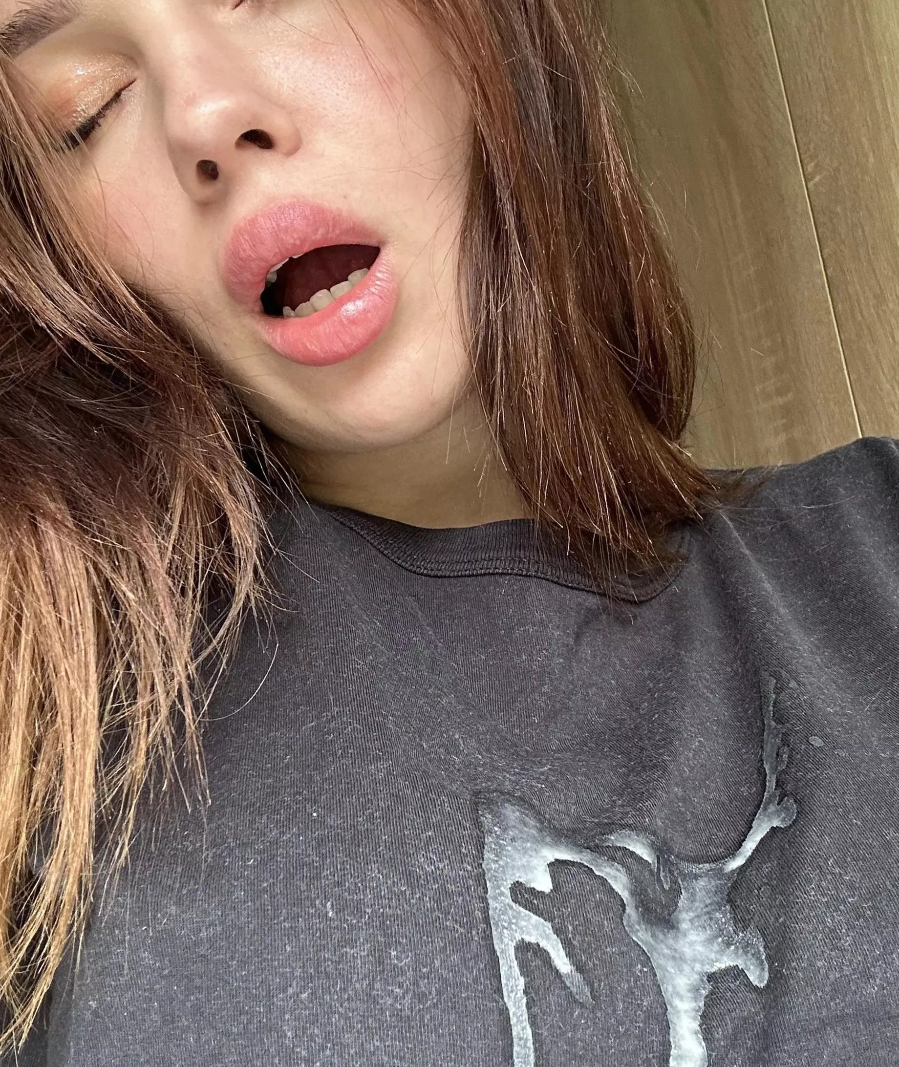 A guy from Tinder stained a fresh T-shirt right in the cafe toilet posted by apple_only_