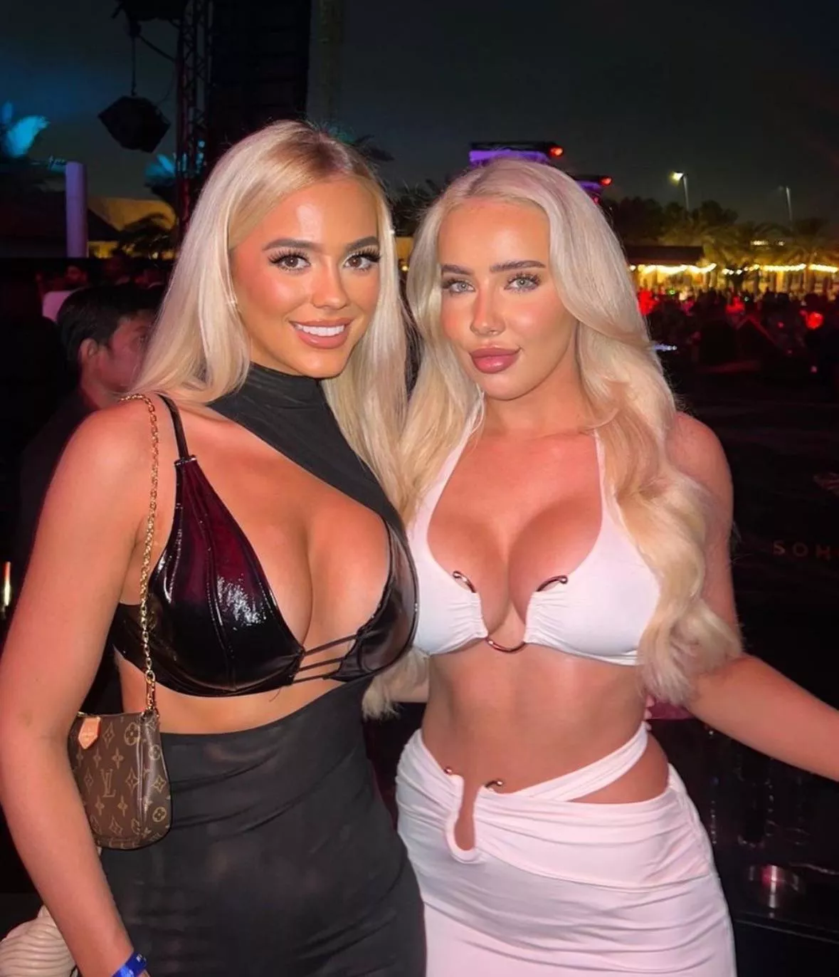 Black or white ? posted by round_plastic2