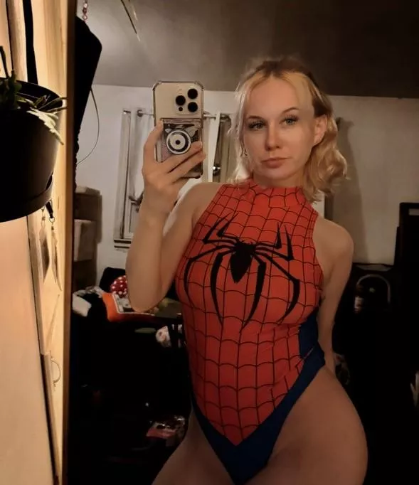 Caught in the web of naughtiness. posted by soketaspf