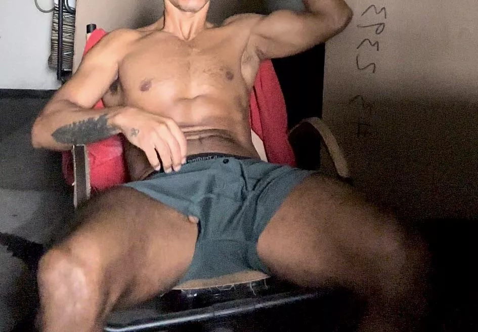 Chilling  posted by jluis2024