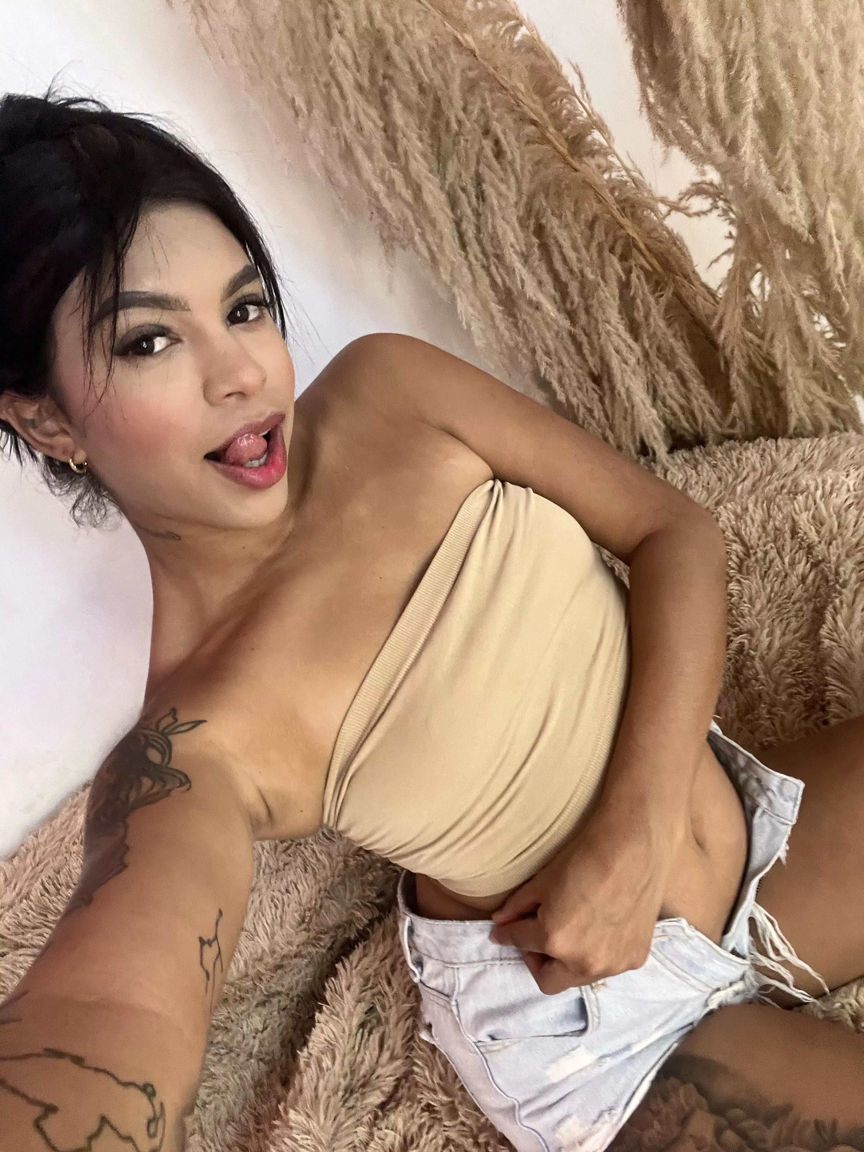 My perfect outfit for a walk to get eyes on me posted by Cute-Offer-5972