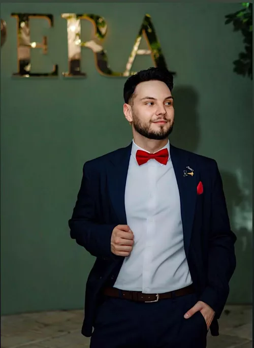 Prom night 👨🏻‍🎓 by Temporary_Tadpole920