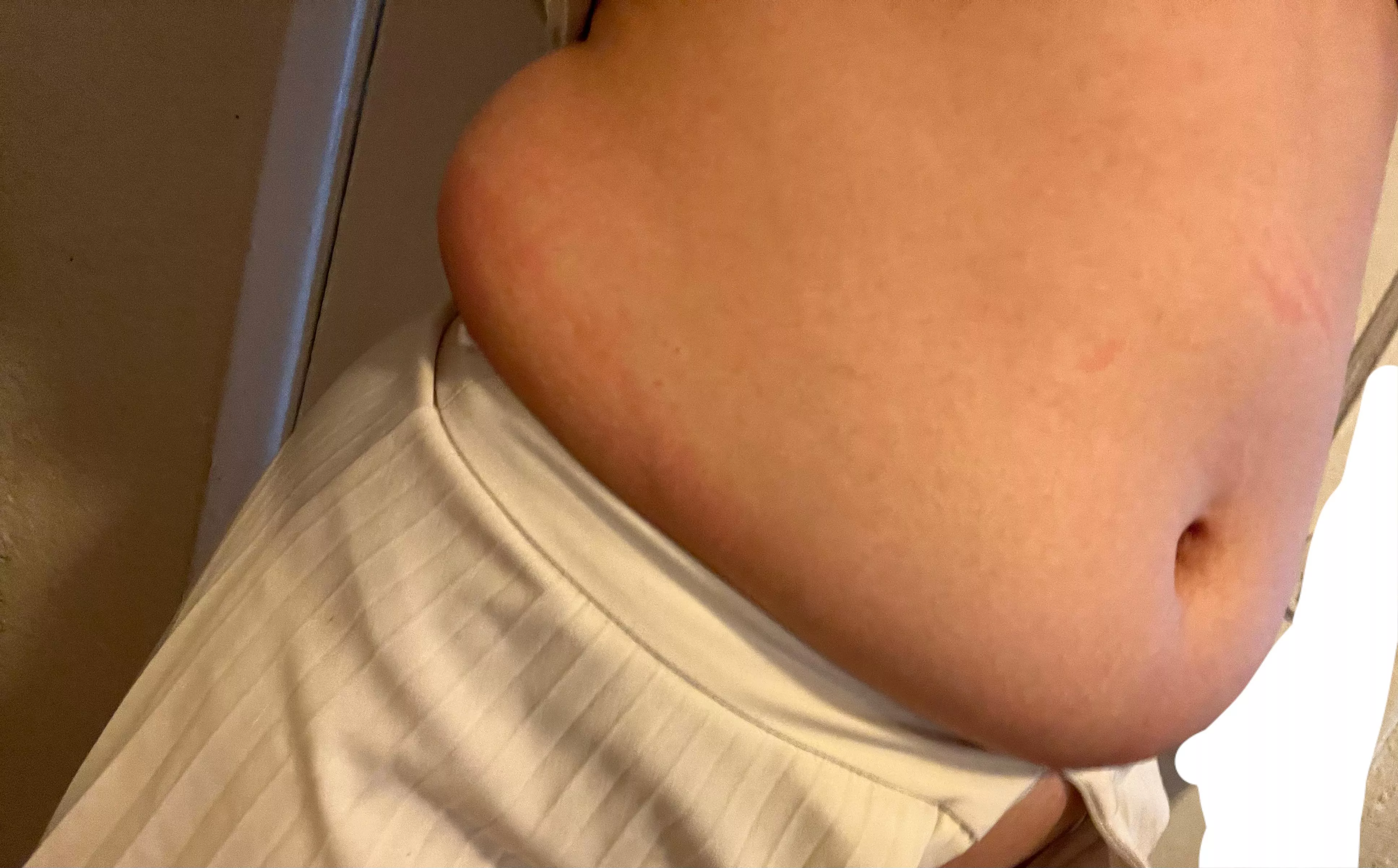 This guy on a date literally patted my belly ohhhh my god lol  posted by ballooningg