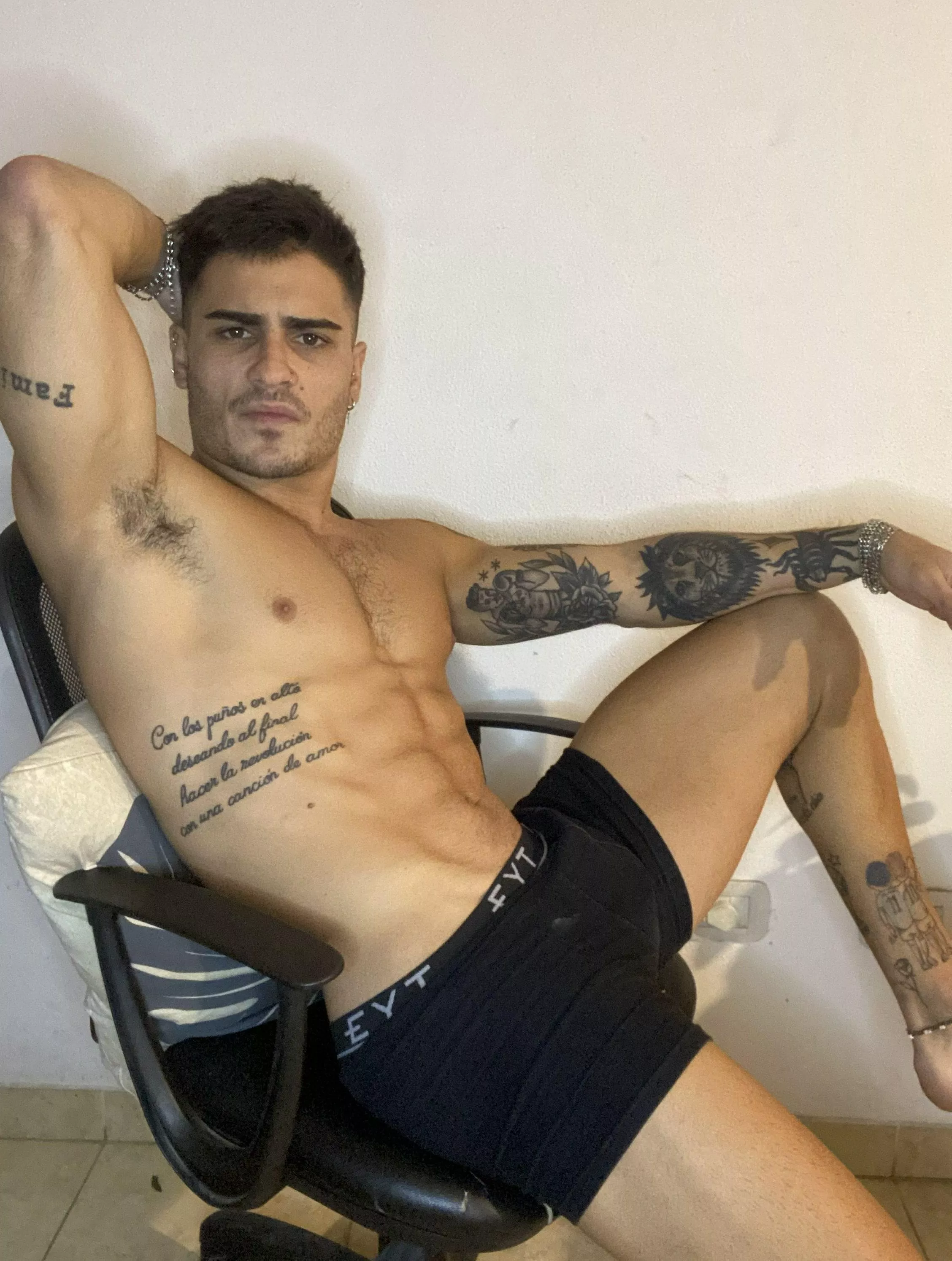 [24] savor my chiseled abs: dare to resist? posted by OlieTheKing