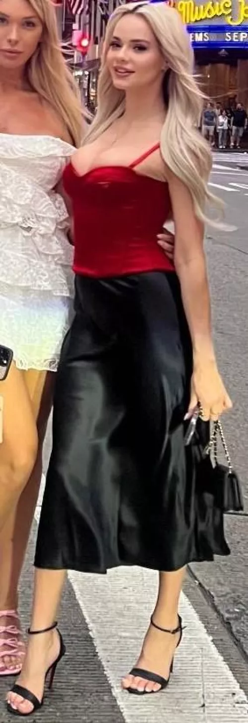 Black Skirt And High Heels by TaylorSwiftIsSexy