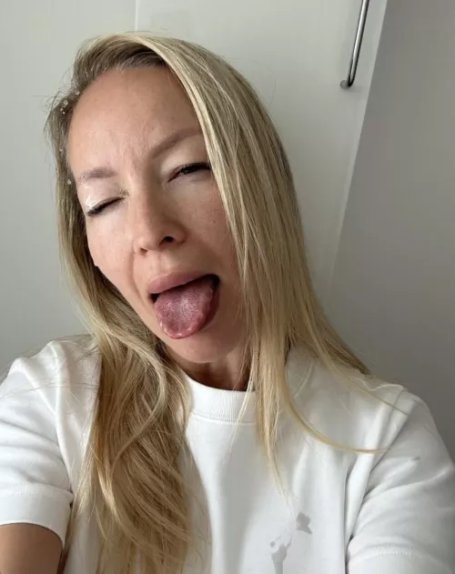 I allow strangers to cum on my face by _LUNA_angel