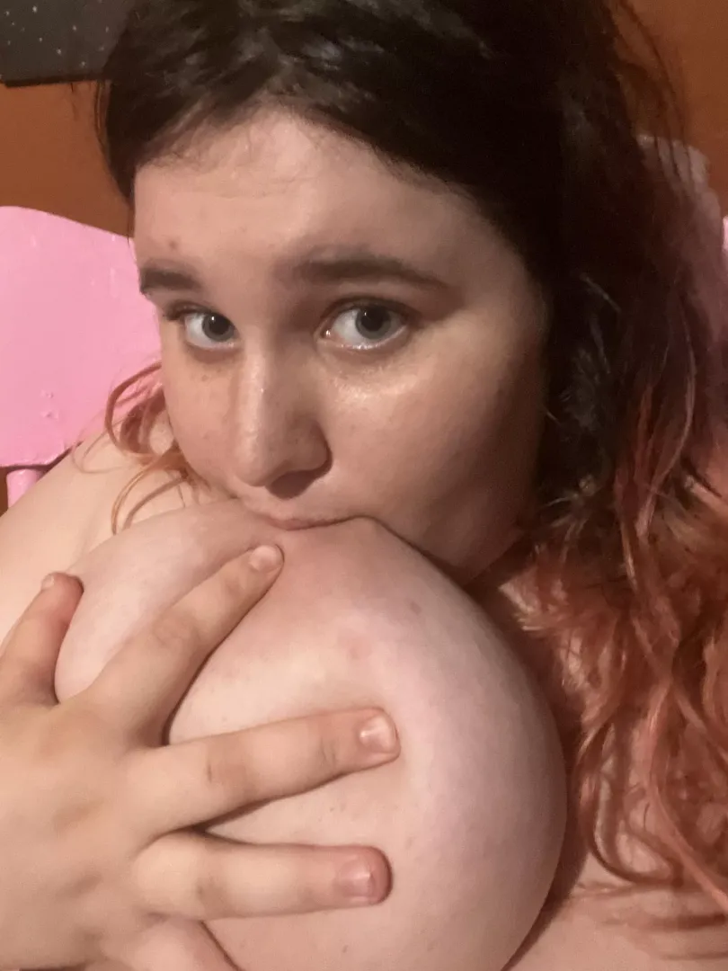 I love sucking my nipples posted by itsthatpuppy