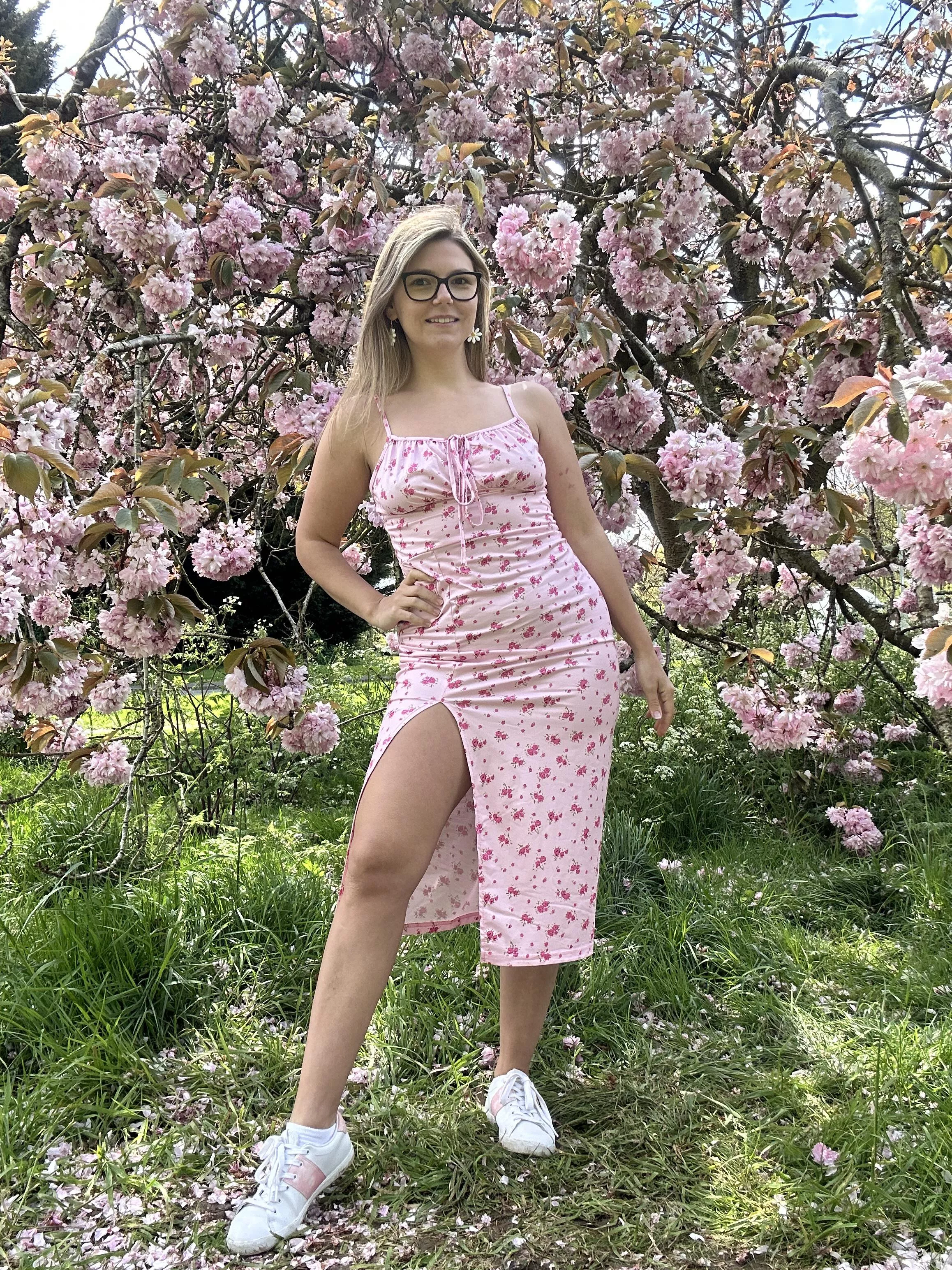 Pink is my favourite color on me posted by reginamarina01