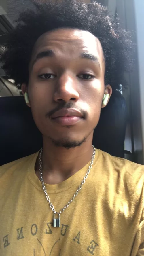 Starting to love the skin I’m in and I’m loving it 🧡✨ by Slight_Ad7597