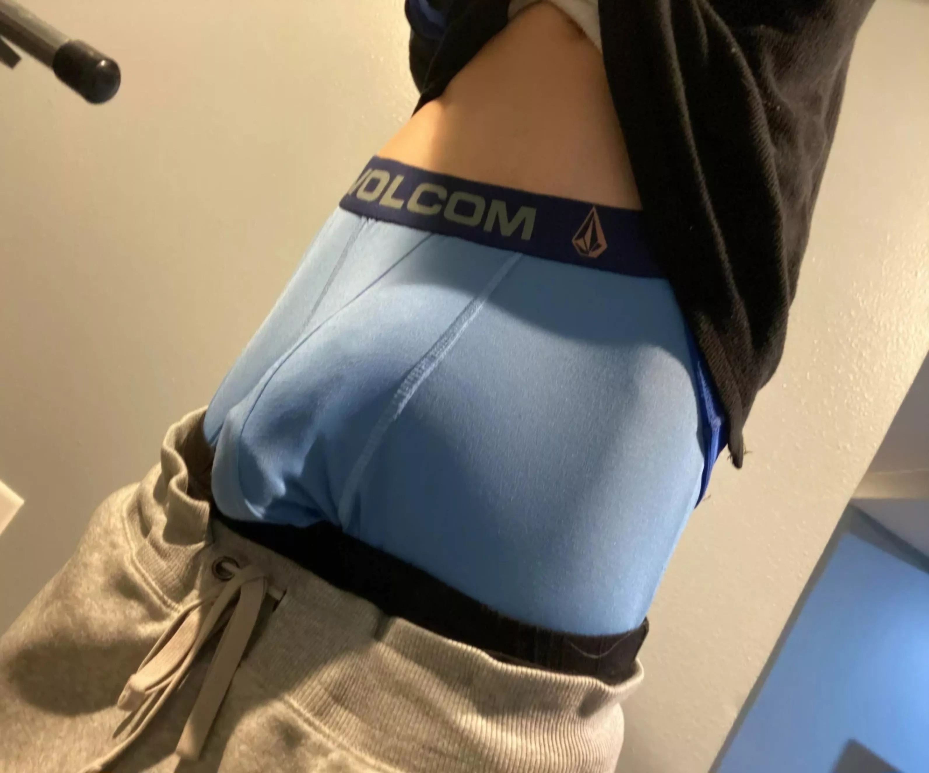 Is my bulge noticeable when wearing compression boxer briefs? posted by Charming-Repair1527