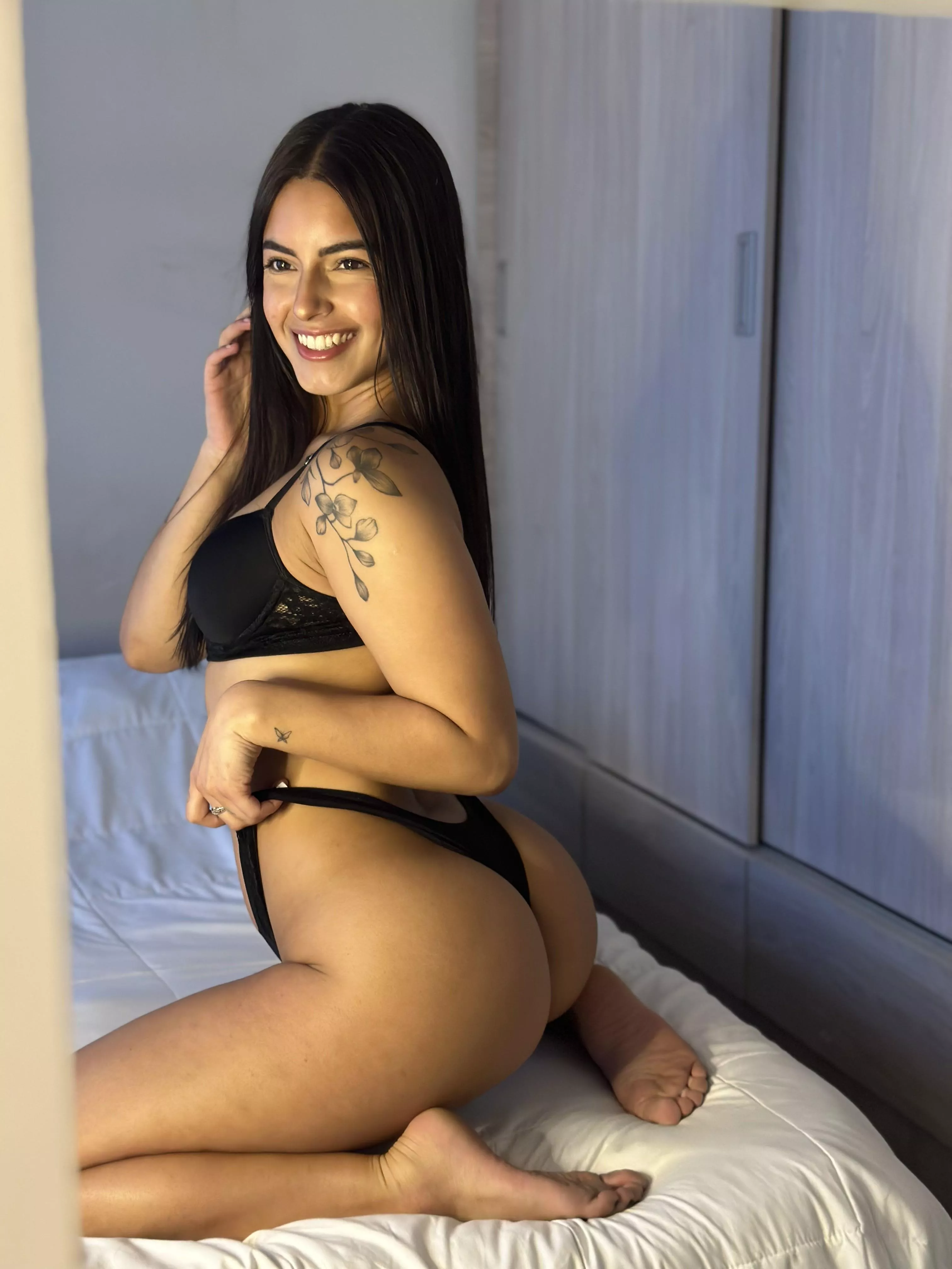 just turned 18 and still a bit shy about my body... do u think im cute posted by zkcomputer200