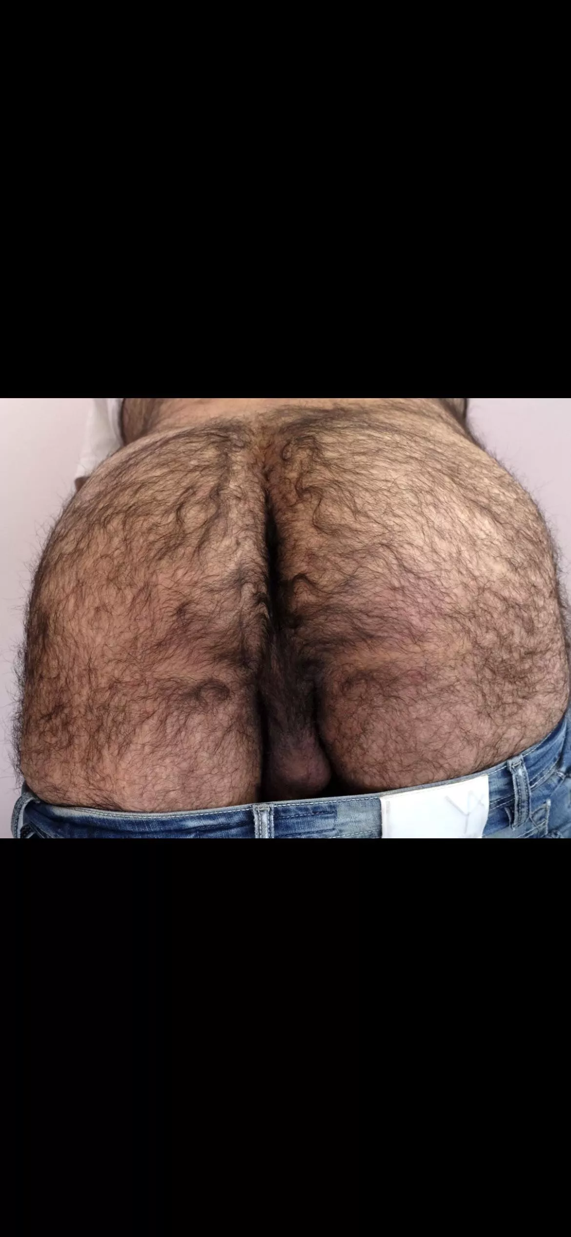 Man it’s hot today. Guess I picked the wrong day to go commando.  posted by gym-fur