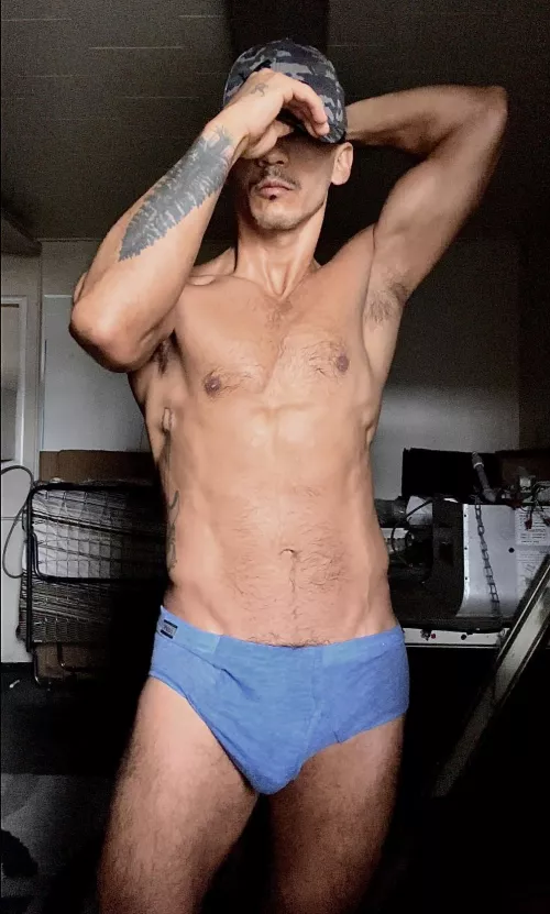 Sweaty and musky scents  by jluis2024