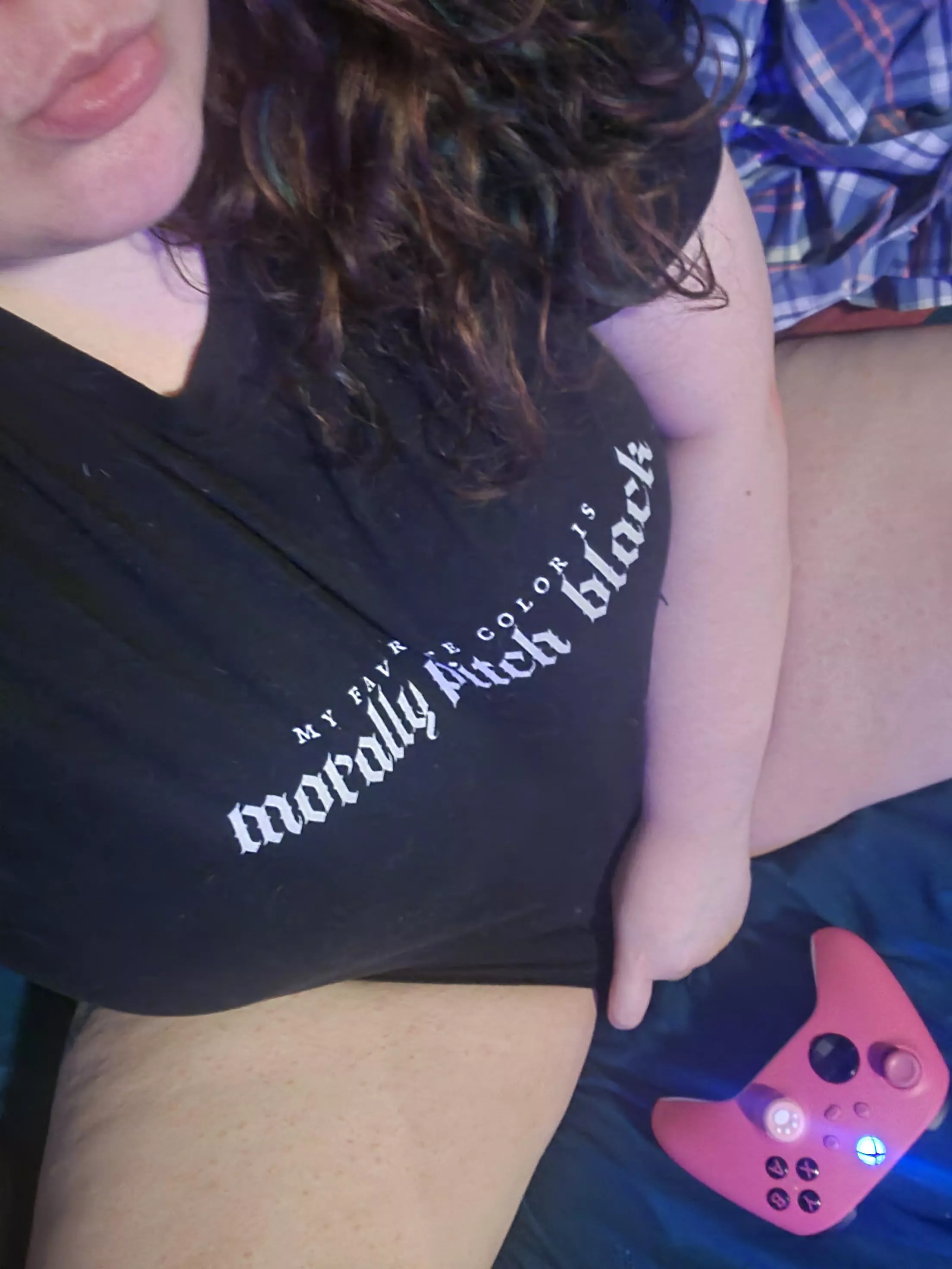 Want a curvy redhead gamer friend? 😘💋 posted by AmberAngel1025x