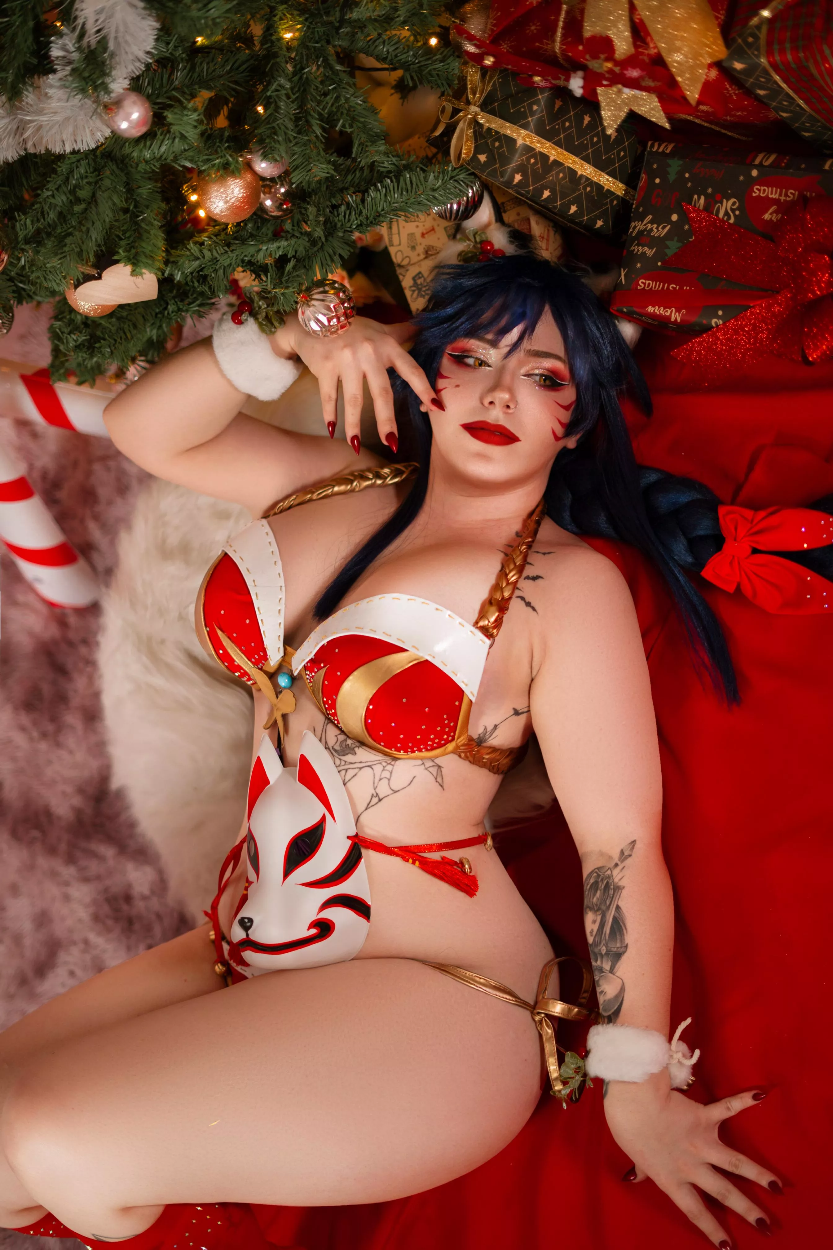 Ahri cosplay by (Kuroitsune)  posted by Kurooitsune