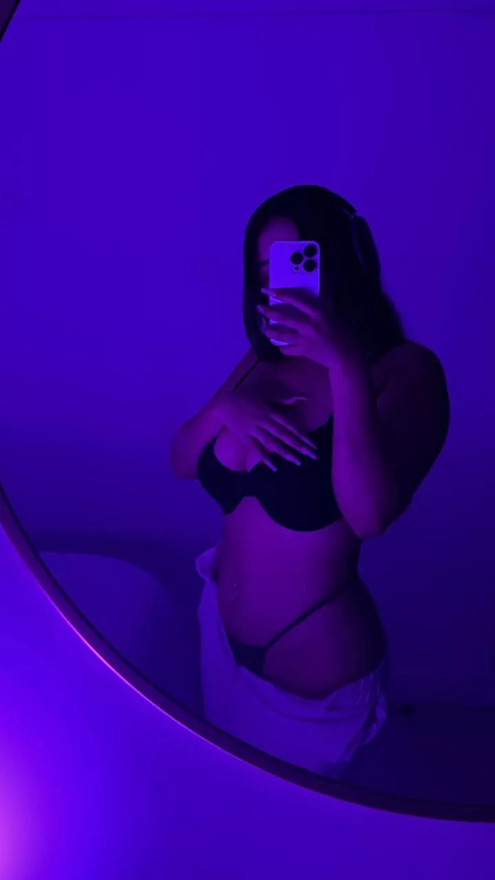 any older guys into short 18yo busty girls with daddy issues? posted by Maxss1107