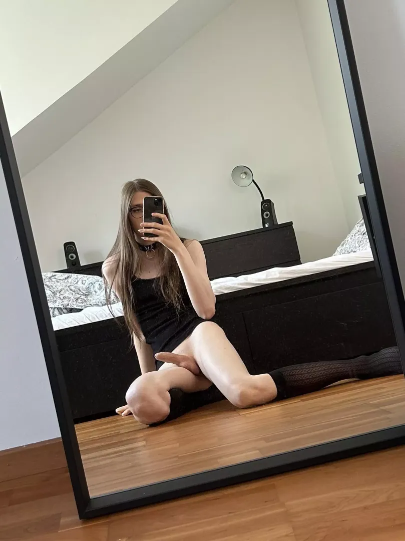are you into alt girls who pack a little extra? ;P by VIVISECTEDG1RL