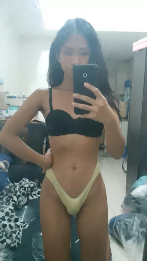 Bored anyone ✋ by xyrillconstant