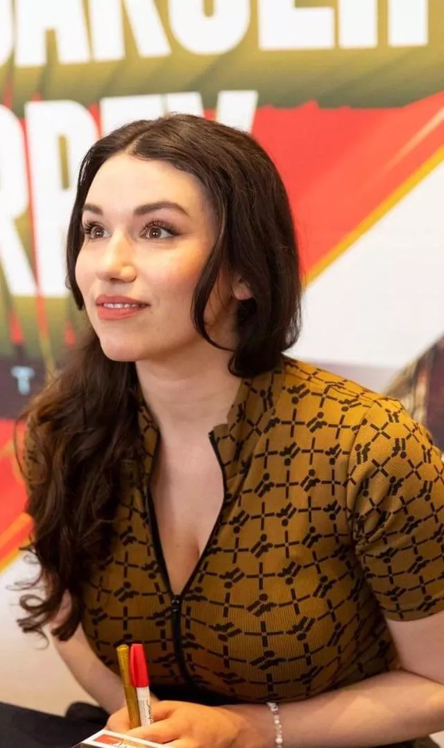 Grace Caroline Currey posted by auronffx2