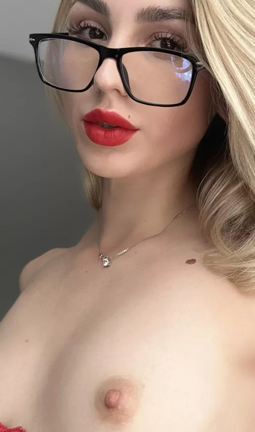 I’m the perfect handful by Alice_Borninglove