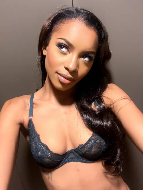 Only one thing on my mind  by LatLinababy