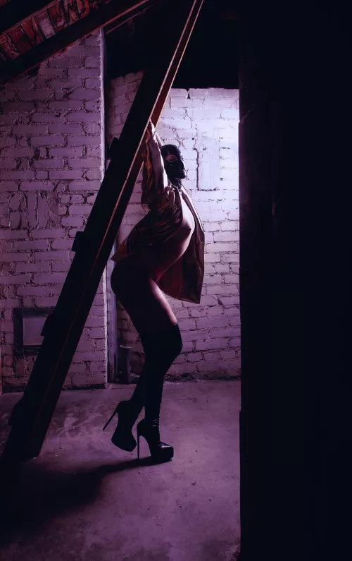 Testing my new golden leather jacket  by P33Toy