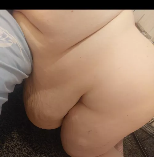 The battle between gravity and my belly is real who is winning ?  by brandibellissbbw