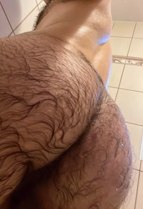 Wet ass, ready to be worshipped  by MessHot2487