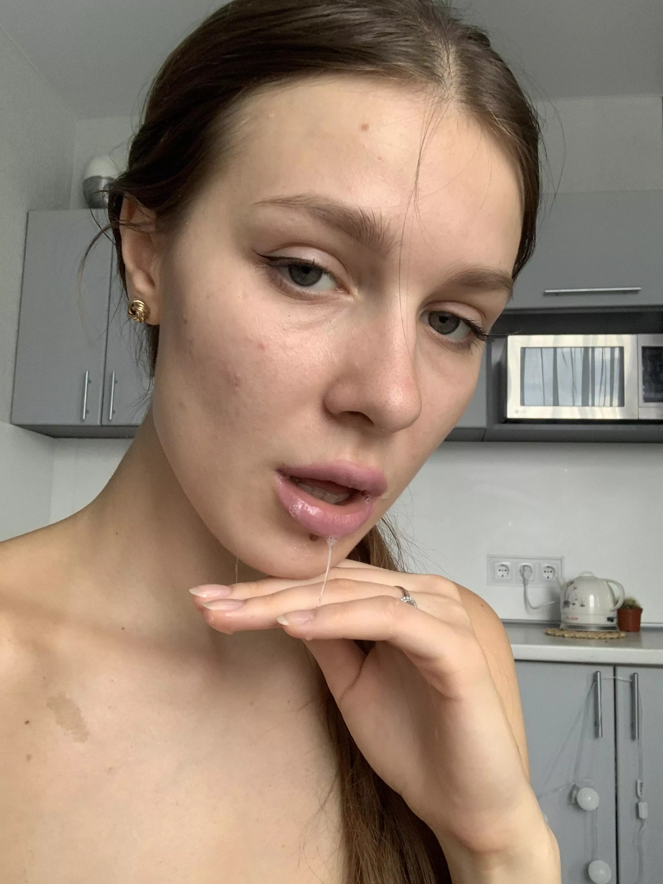 Your saliva is flowing out of my mouth because there is so much of it, let it flow out of my pussy too posted by SwanAbyss